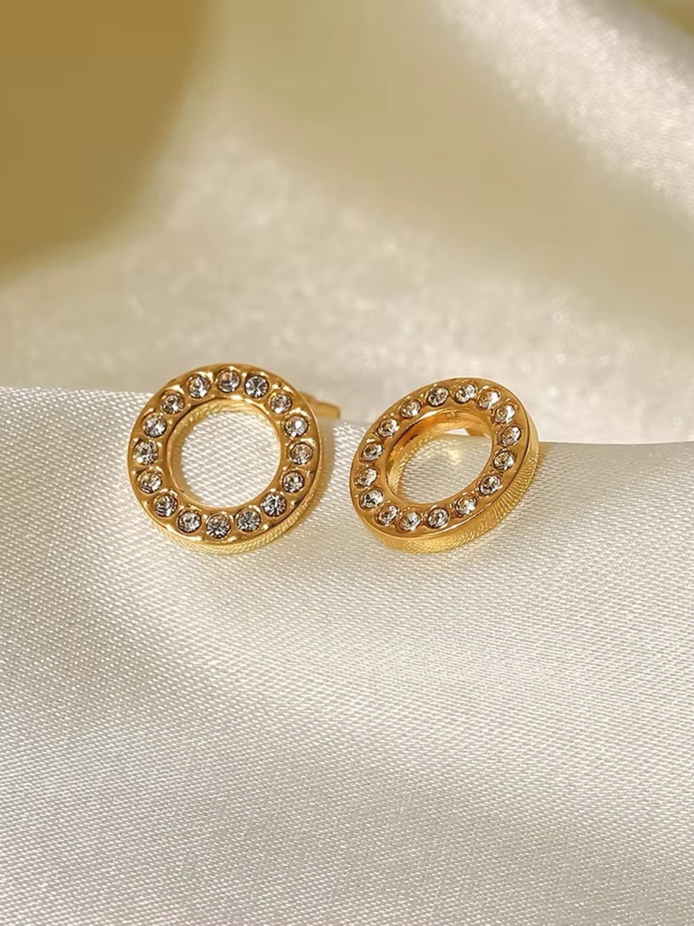18K Gold Plated Circle Cubic Zirconia Stud Earrings - Picture 3 of 8